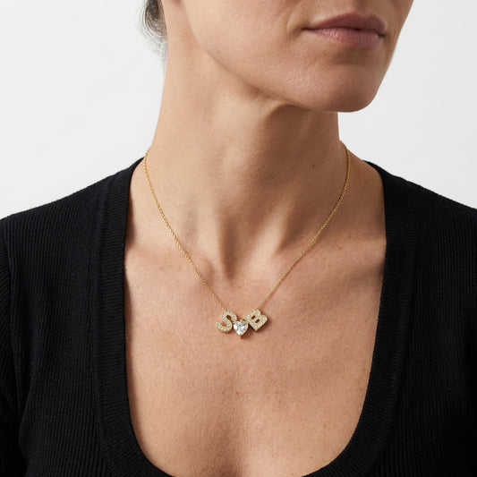 925 Gümüş | 2 Harfli Zirkon Taşlı Ortası Kalpli Kolye Modeli